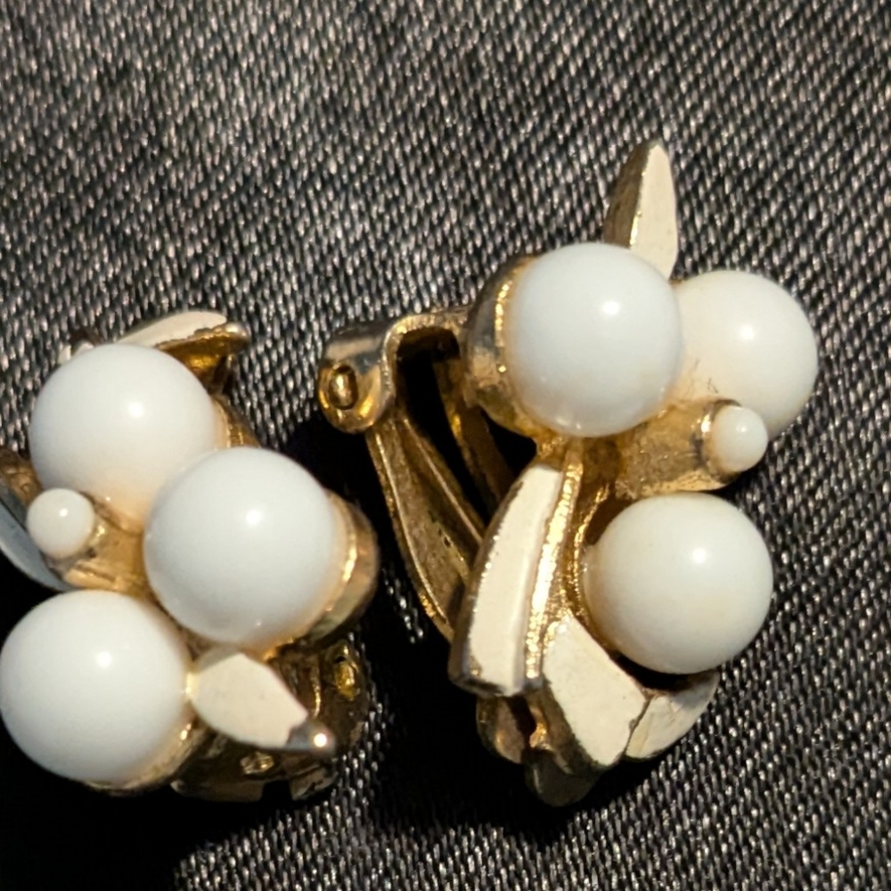 Vintage goldtone clipon faux pearl earrings